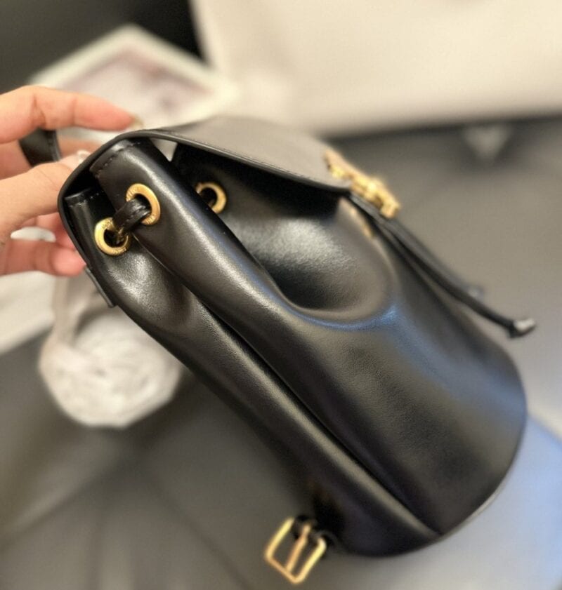 【AT3769】Celineセリーヌのクラシックなトリオンフ牛革の引き紐付きリュックサック🎒✨
