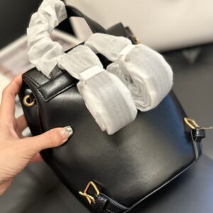 【AT3769】Celineセリーヌのクラシックなトリオンフ牛革の引き紐付きリュックサック🎒✨