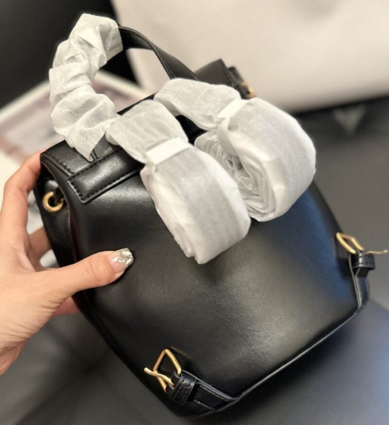 【AT3769】Celineセリーヌのクラシックなトリオンフ牛革の引き紐付きリュックサック🎒✨