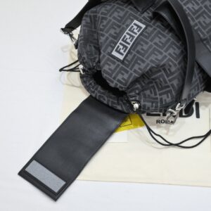 【AT3783】🎒 Fendi FFロゴ レトロなカジュアル リュックサック - ブラック 🖤✨