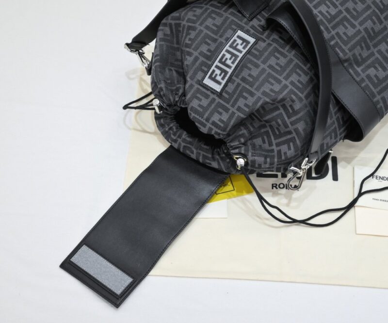【AT3783】🎒 Fendi FFロゴ レトロなカジュアル リュックサック - ブラック 🖤✨