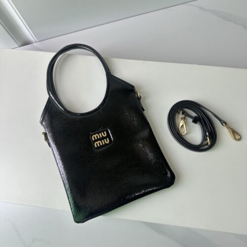 【AT3787】Miu Miuのクラシックなパテントレザートートバッグ｜万能なファッション必需品✨