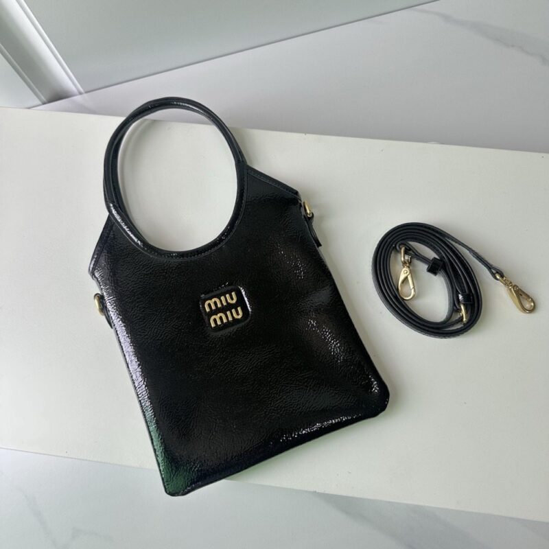 【AT3787】Miu Miuのクラシックなパテントレザートートバッグ｜万能なファッション必需品✨