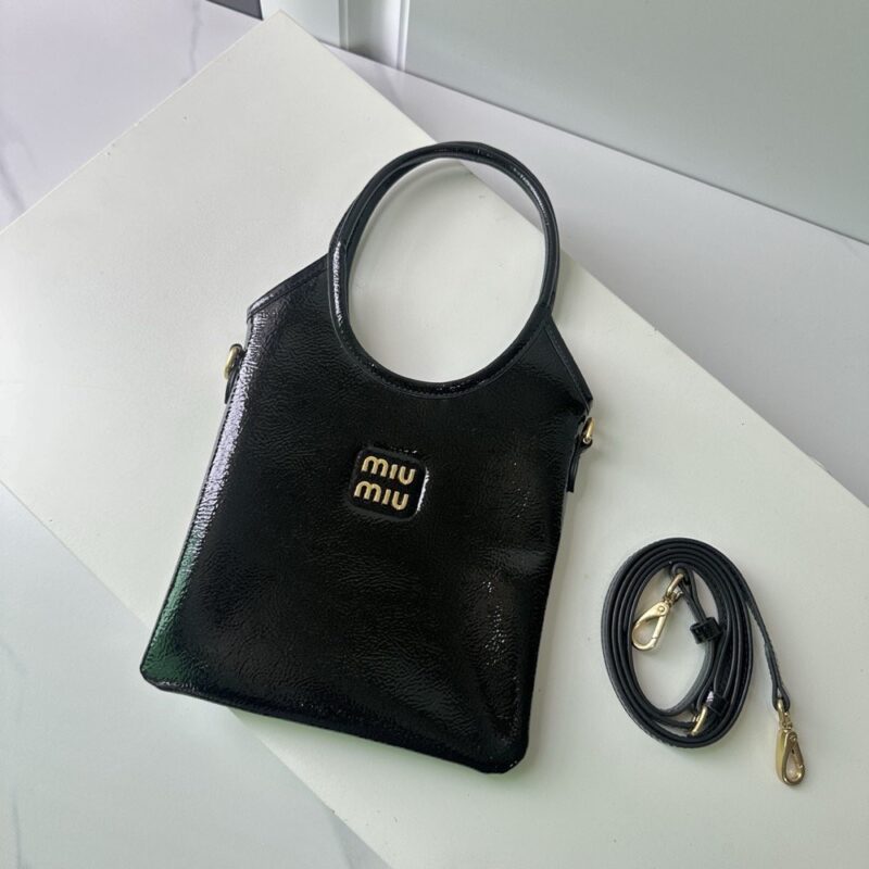 【AT3787】Miu Miuのクラシックなパテントレザートートバッグ｜万能なファッション必需品✨