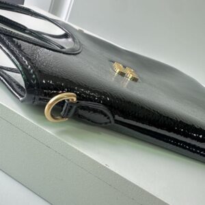 【AT3787】Miu Miuのクラシックなパテントレザートートバッグ｜万能なファッション必需品✨