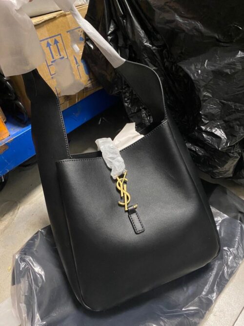 【AT3789】YSL SAINT LAURENTのクラシックな黒いレザートートバッグ✨