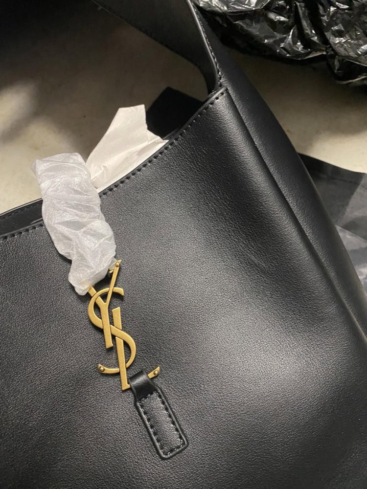 【AT3789】YSL SAINT LAURENTのクラシックな黒いレザートートバッグ✨