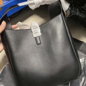 【AT3789】YSL SAINT LAURENTのクラシックな黒いレザートートバッグ✨