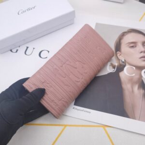 【AT3802】Cartier カルティエのクラシックな長財布 - 控えめな贅沢さ、エレガントなテースト👜