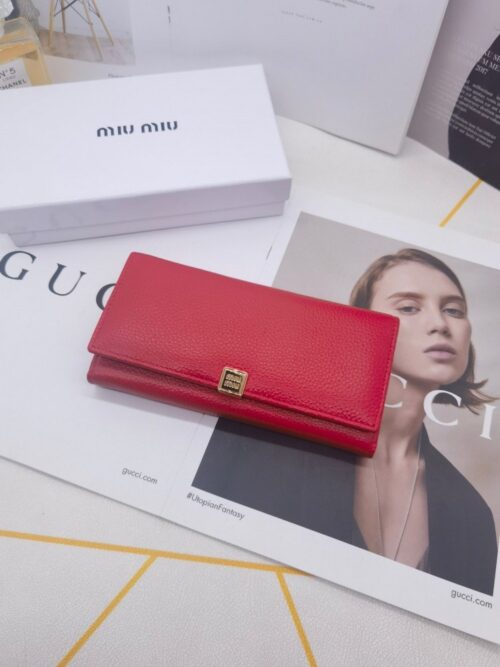 【AT3806】❤️ Miu Miu クラシックなロングウォレット - イタリアンラグジュアリーとエレガンスの融合