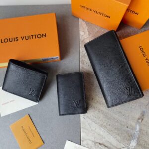 【AT3826】✨Louis Vuitton クラシックな黒いカーフスキン財布✨