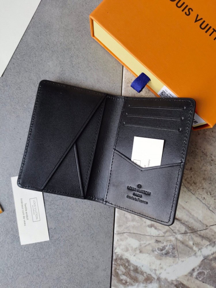 【AT3827】✨ Louis Vuitton ルイ・ヴィトンの定番の黒いショートウォレット ✨