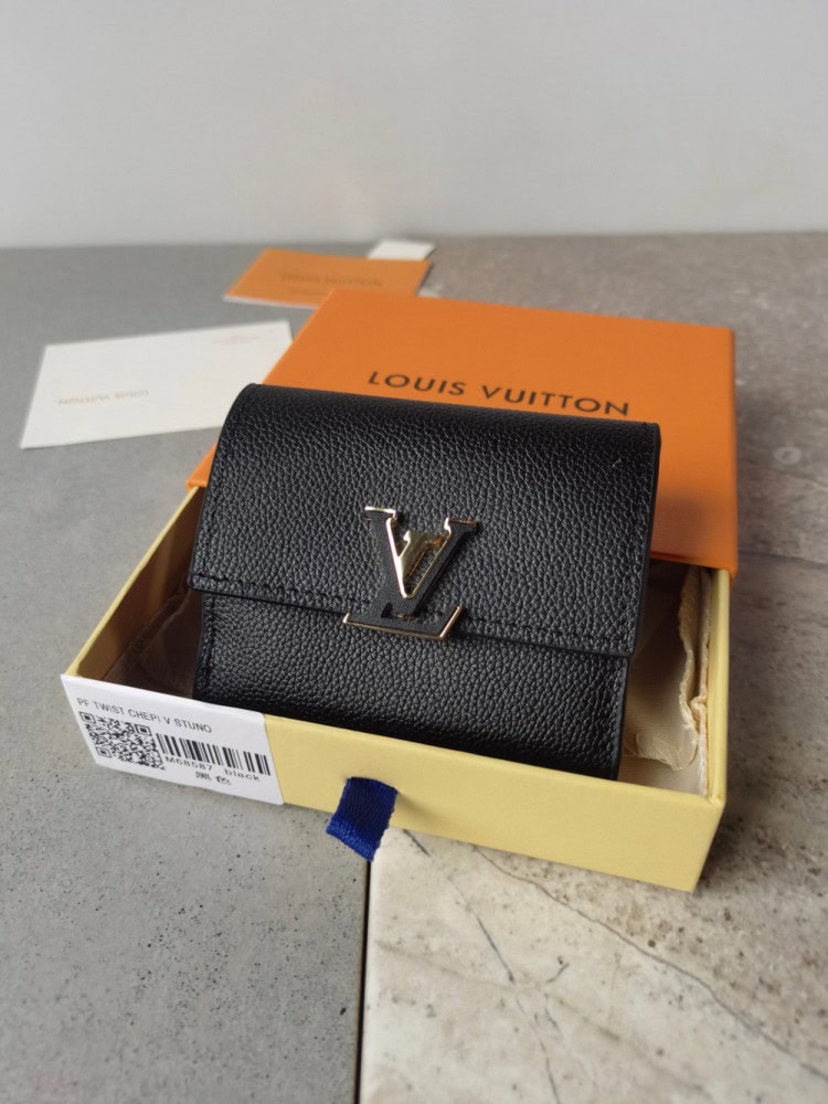 【AT3829】Louis Vuitton ルイ・ヴィトンのTwist 小銭入れ – クラシックな黒とピンクのコントラストデザイン 🎀