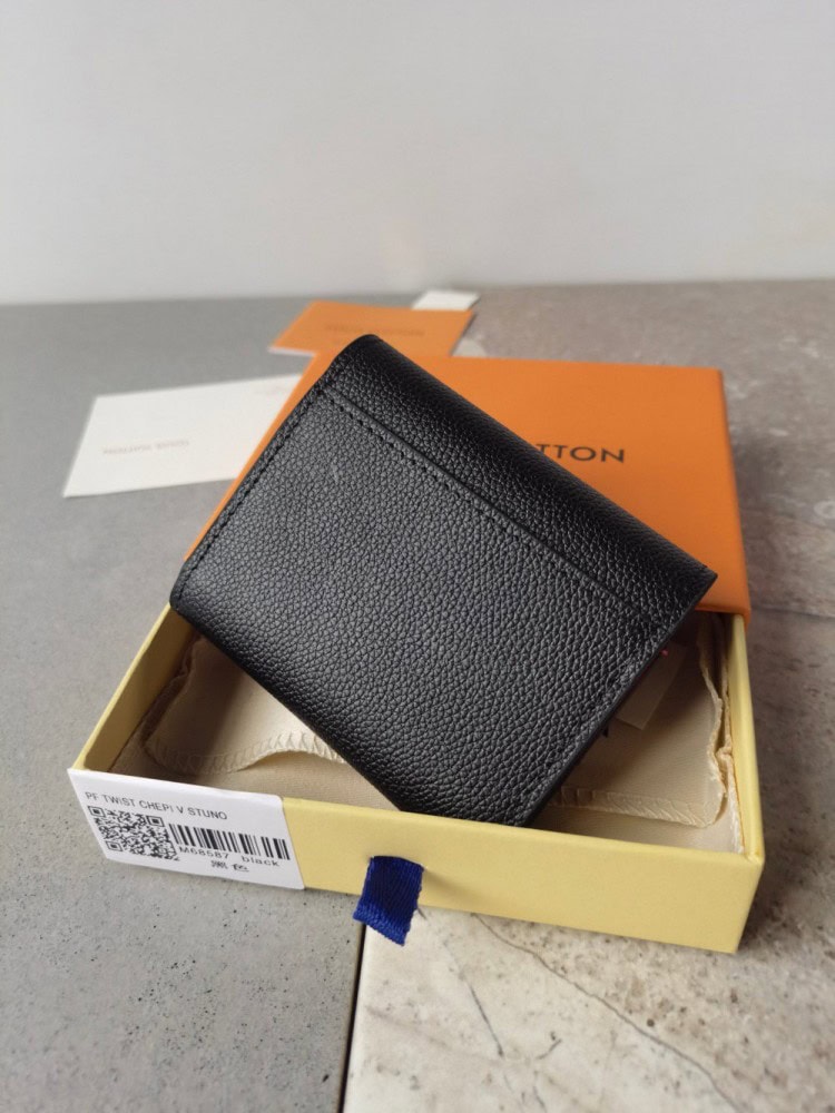 【AT3829】Louis Vuitton ルイ・ヴィトンのTwist 小銭入れ – クラシックな黒とピンクのコントラストデザイン 🎀