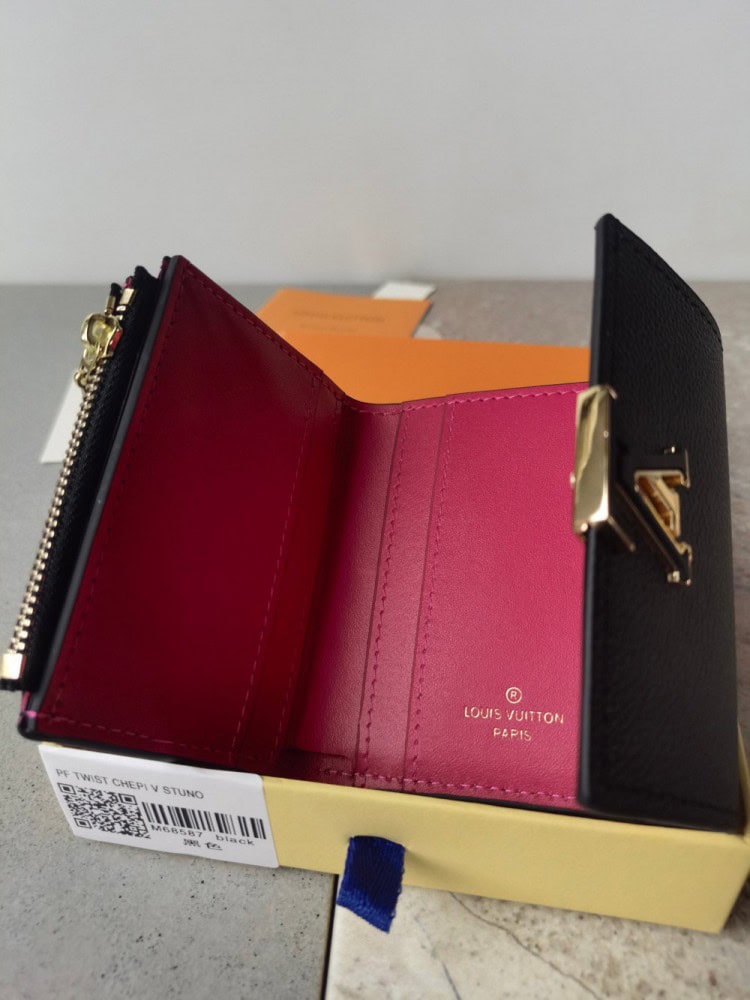 【AT3829】Louis Vuitton ルイ・ヴィトンのTwist 小銭入れ – クラシックな黒とピンクのコントラストデザイン 🎀