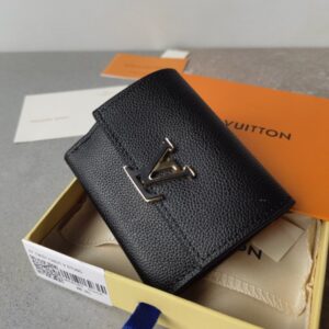 【AT3829】Louis Vuitton ルイ・ヴィトンのTwist 小銭入れ – クラシックな黒とピンクのコントラストデザイン 🎀