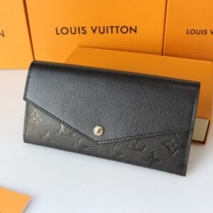 【AT3834】Louis Vuitton 定番のモノグラムエンボス長財布✨