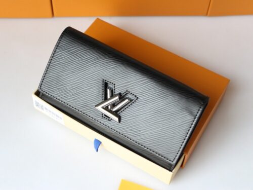 【AT3839】✨ Louis Vuitton ルイヴィトンの黒のエピレザー長財布✨