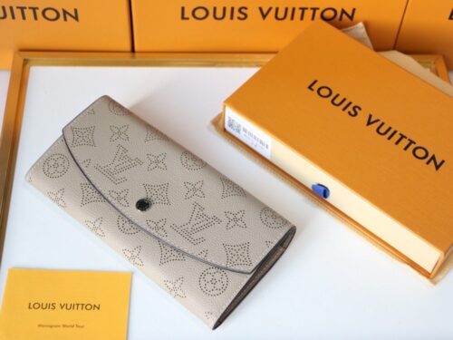 【AT3840】✨Louis Vuitton Monogram Perforated 長財布✨