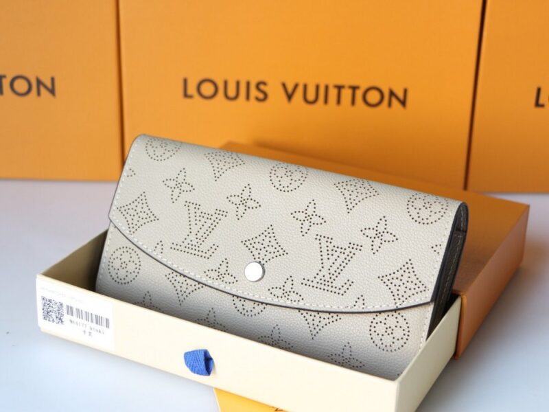【AT3840】✨Louis Vuitton Monogram Perforated 長財布✨