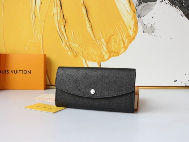 【AT3841】Louis Vuitton ルイヴィトンのモノグラムパンチング長財布✨