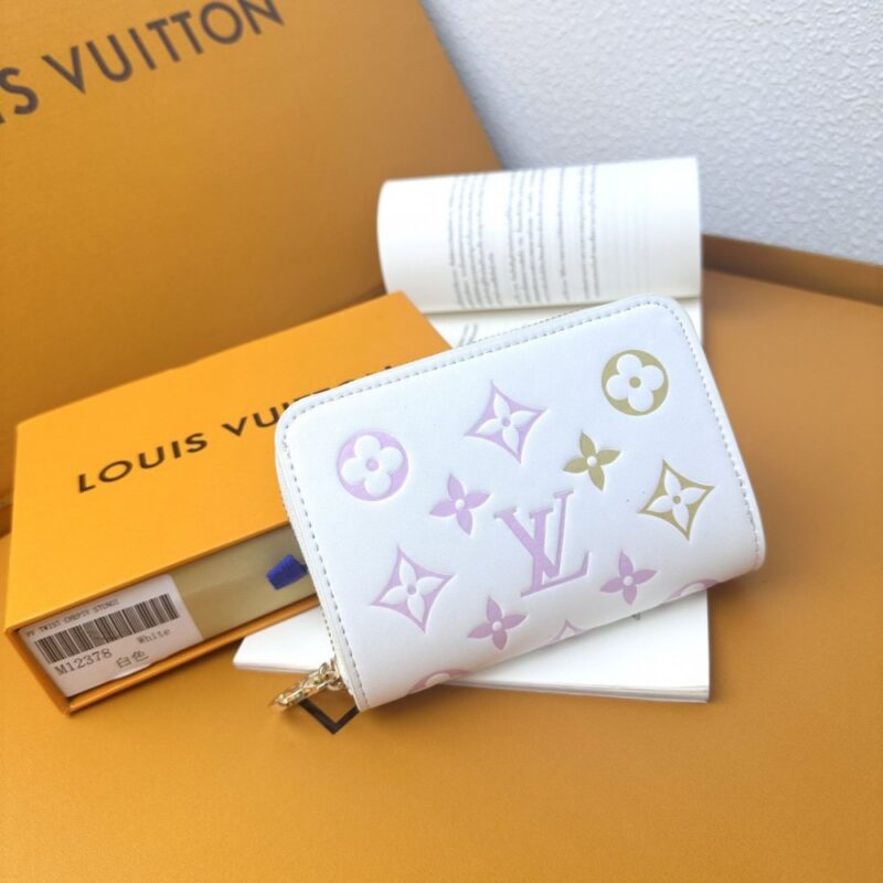 【AT3869】Louis Vuitton ルイ・ヴィトンのモノグラム折りたたみ財布・ジップタイプ（ホワイトピンク）🌸💖 M12378