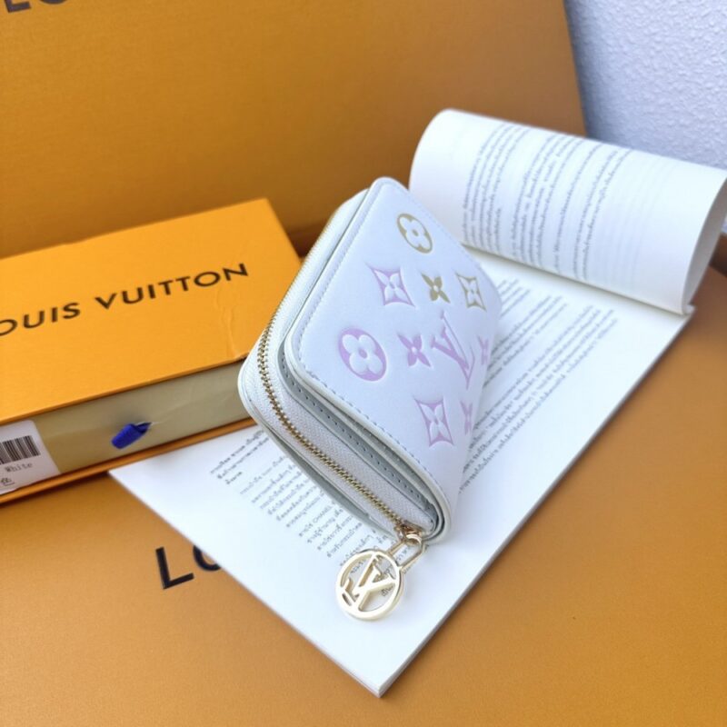 【AT3869】Louis Vuitton ルイ・ヴィトンのモノグラム折りたたみ財布・ジップタイプ（ホワイトピンク）🌸💖 M12378