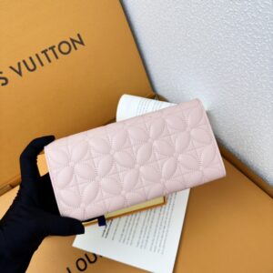 【AT3873】Louis Vuitton ルイ・ヴィトンのV形金属バックル付き長財布（浅いピンク色）🌸 エレガントでシンプル | 万能で柔らかい | ラグジュアリーブランドの選択 🌸 M11417