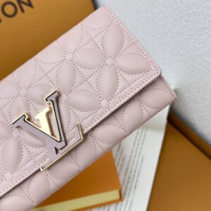 【AT3873】Louis Vuitton ルイ・ヴィトンのV形金属バックル付き長財布（浅いピンク色）🌸 エレガントでシンプル | 万能で柔らかい | ラグジュアリーブランドの選択 🌸 M11417