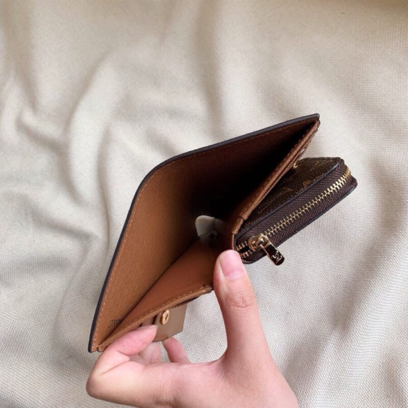 【AT3878】Louis Vuitton ルイ・ヴィトンのモノグラム・キャンバス長財布👛✨永遠に時を超えるクラシックなデザインは、豪華さと実用性の完璧な組み合わせを演出します