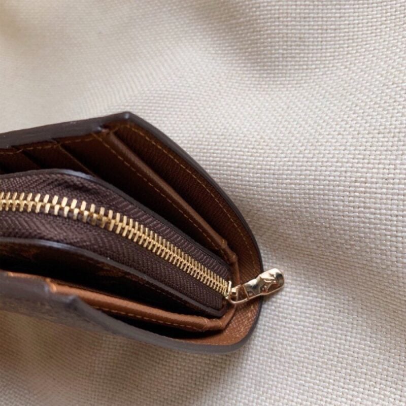 【AT3878】Louis Vuitton ルイ・ヴィトンのモノグラム・キャンバス長財布👛✨永遠に時を超えるクラシックなデザインは、豪華さと実用性の完璧な組み合わせを演出します