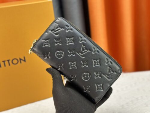【AT3879】【Louis Vuitton ルイ・ヴィトン】モノグラム・アンプレント　黒色フルジップ長財布✨ M81510