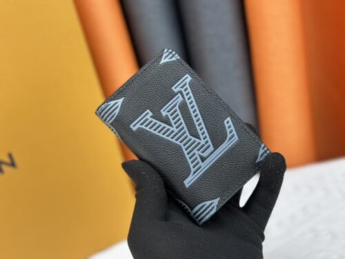【AT3886】🖤【LV 新作メンズ小型財布】Louis Vuitton クラシックなブラックグレー | 大きなモノグラム柄 | ルイ・ヴィトン正規品折りたたみカードケース M80038