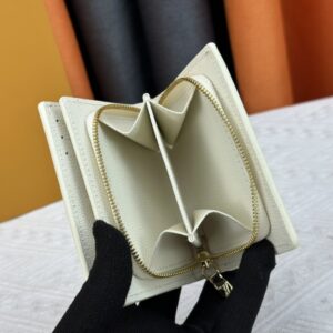 【AT3889】💗 Louis Vuitton ルイ・ヴィトンのコンパクトウォレット - ピンクとホワイトの青春カラー💗 🌸柔らかな配色｜クラシックなモノグラム｜実用的なデザイン