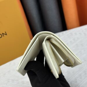【AT3889】💗 Louis Vuitton ルイ・ヴィトンのコンパクトウォレット - ピンクとホワイトの青春カラー💗 🌸柔らかな配色｜クラシックなモノグラム｜実用的なデザイン