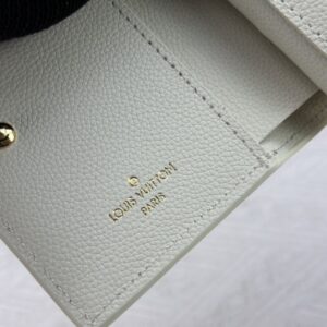 【AT3889】💗 Louis Vuitton ルイ・ヴィトンのコンパクトウォレット - ピンクとホワイトの青春カラー💗 🌸柔らかな配色｜クラシックなモノグラム｜実用的なデザイン
