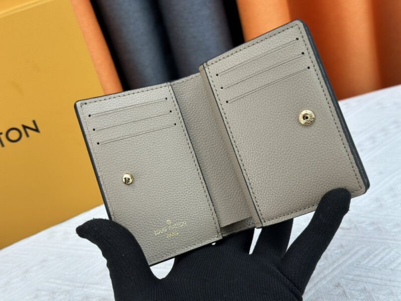 【AT3890】🤎 Louis Vuitton ルイ・ヴィトン 財布 - アースグレーのクラシックなモノグラムデザイン 🤎 💼 シンプルで質感のあるデザイン｜多機能な仕切り｜優雅で堂々たる雰囲気