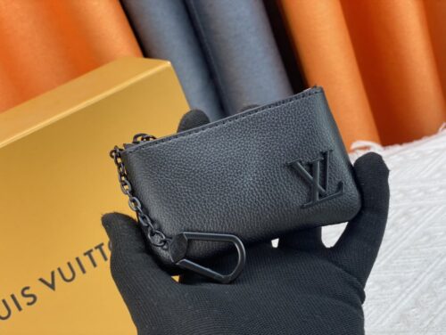 【AT3897】🖤 Louis Vuitton ルイ・ヴィトン 黒のロゴチェーンコインケース｜ミニマルなラグジュアリーデザイン✨