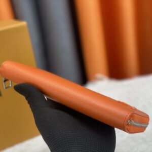 【AT3936】🧡 Louis Vuitton ルイ・ヴィトン オールレザー長財布 - キャラメルオレンジ | ミニマルでラグジュアリー、男女兼用 🧡