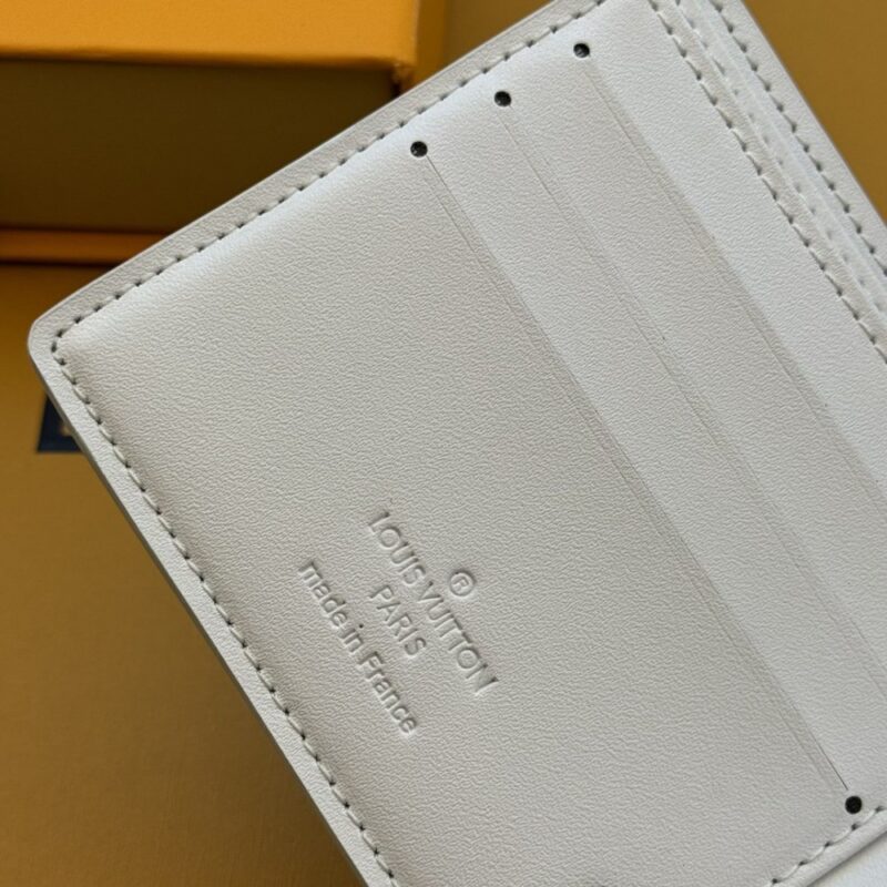 【AT3940】🕊️ Louis Vuitton ルイ・ヴィトン モノグラム ホワイトパターン 短財布👛 ファッションプリント · シンプルで上品 · フランス製
