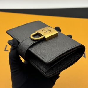 【AT3950】Louis Vuitton ルイ・ヴィトン クラシックロック ブラックグレイングレインレザーウォレット ミニマルラグジュアリー｜セーフティロック｜エレガントでコンパクト