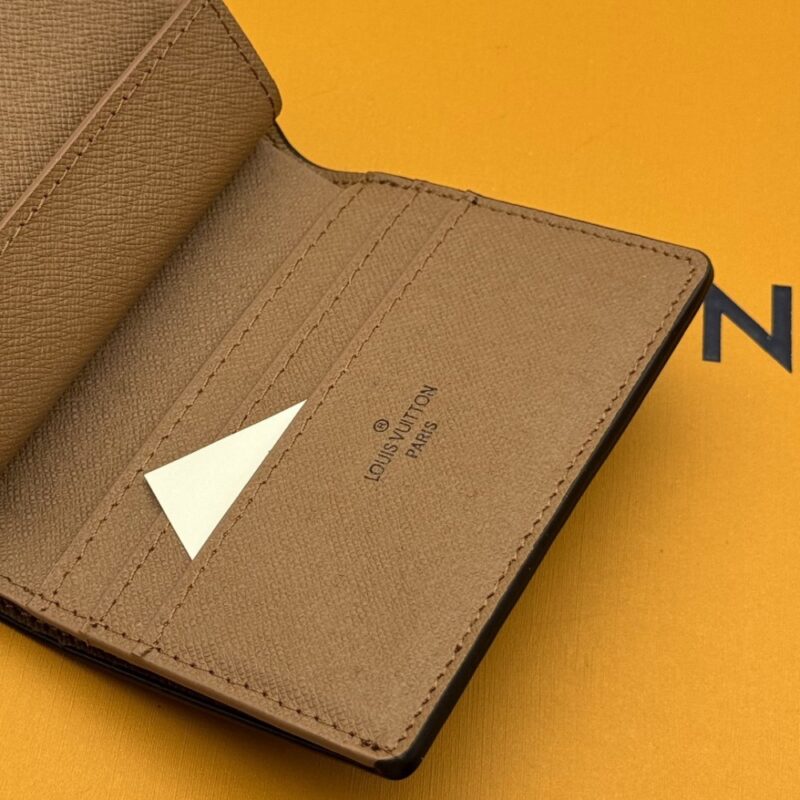 【AT3951】🔒 Louis Vuitton ルイ・ヴィトン パドロックシリーズ クラシックモノグラムウォレット（ヴィンテージメタルロックデザイン）