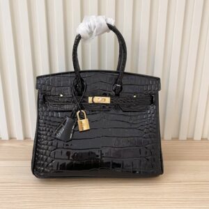 【AT4042】🖤✨ Hermès エルメスバーキンスタイル ブラックの光沢のあるクロコエンボスハンドバッグ ゴールドのバックルデザイン