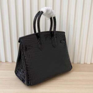 【AT4042】🖤✨ Hermès エルメスバーキンスタイル ブラックの光沢のあるクロコエンボスハンドバッグ ゴールドのバックルデザイン