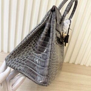 【AT4043】🎀  Hermès エルメス バーキン 30 クロコダイルパターン ハンドバッグ – グレー ゴールドバックル 👜✨
