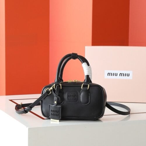【AT4071】✨MIU MIU クラシックミニハンドバッグ・ブラック🖤 ミニマルでエレガント・軽量でどんなスタイルにもマッチ・イタリア風スタイル