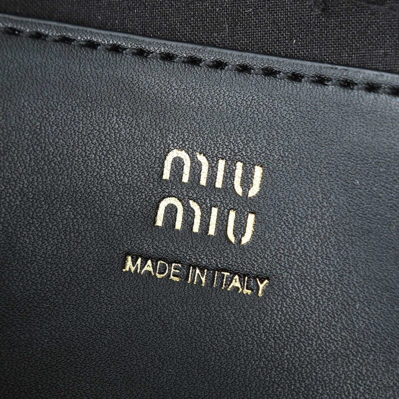 【AT4071】✨MIU MIU クラシックミニハンドバッグ・ブラック🖤 ミニマルでエレガント・軽量でどんなスタイルにもマッチ・イタリア風スタイル