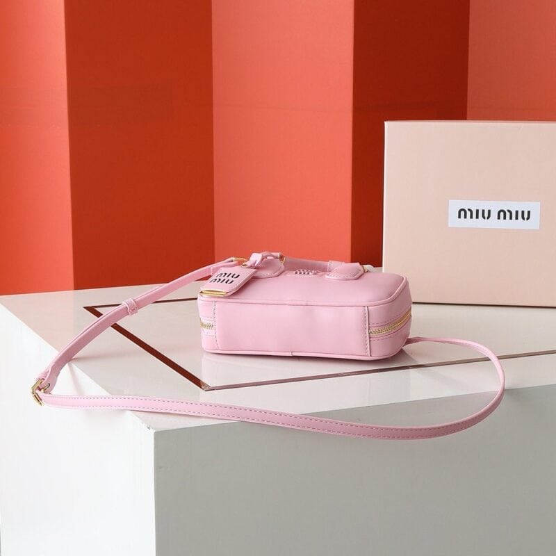 【AT4073】🎀MIU MIU ピンクのミニハンドバッグ💗チェーンショルダーバッグ｜イタリア製｜可愛くてエレガントなスタイル