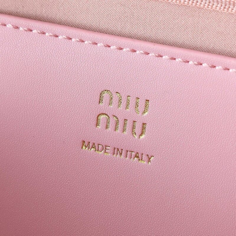 【AT4073】🎀MIU MIU ピンクのミニハンドバッグ💗チェーンショルダーバッグ｜イタリア製｜可愛くてエレガントなスタイル