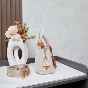 【AT4074】プラダ Prada 亜麻混紡 トートバッグ：軽奢な夏のリゾートファッション